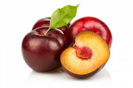 Ripe,Plums,Fruit,With,Slices,Isolated,On,White,Background