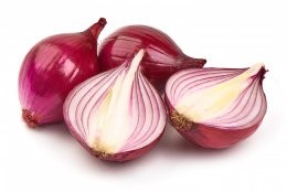 Red,Onion,Bulbs,With,Halves,,Isolated,On,White,Background.